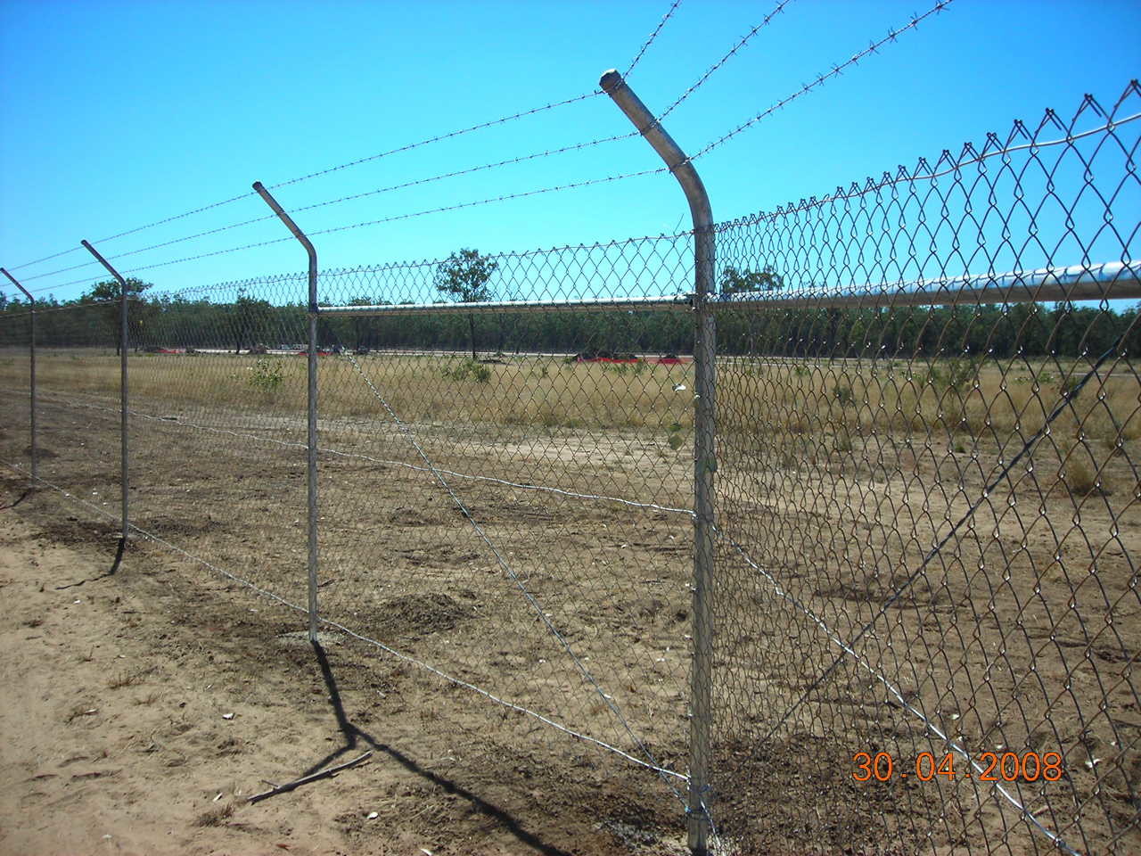 Barbed Wire Mesh 6ft Height Steel Chain Link Fencing With Hot Dip Galvanized