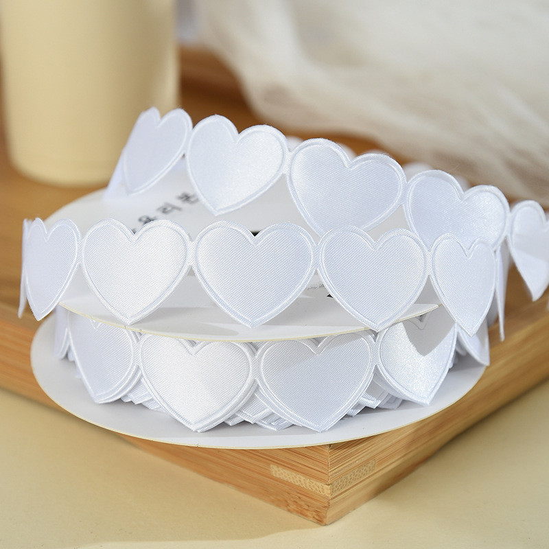 1.5cm*9m 2.5cm*9m Heart Shape Valentine's Day Polyester Gift Ribbon For Luxury Gift Packaging