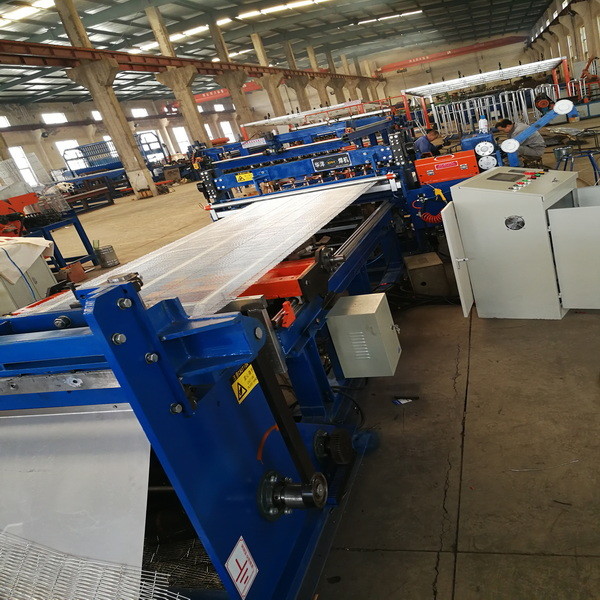 1m Width Weathering Steel Automatic Welding Machine , Noiseless Wire Mesh Making Machine