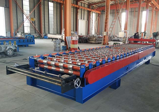 Color Paint Metal Roofing Sheet Making Machine With Double Cylinder Cutter