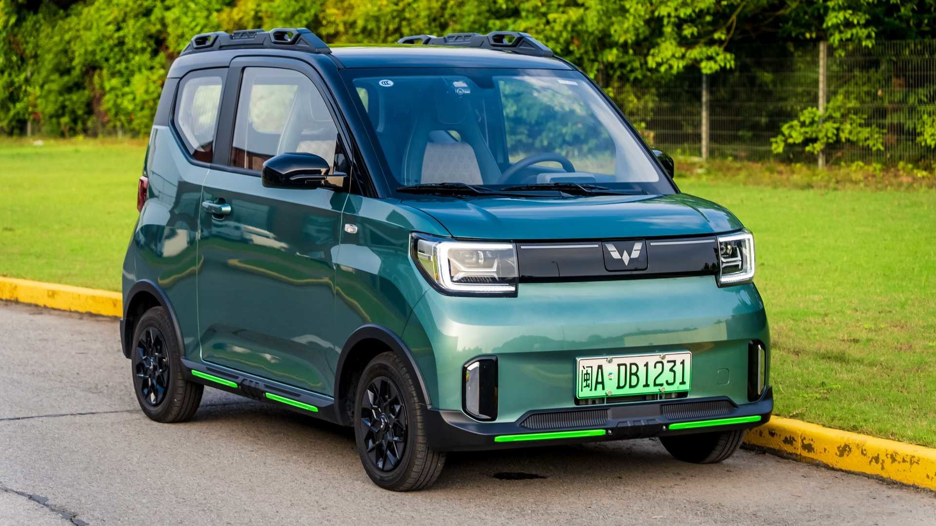 Wuling Game Boy Small 3 Door Cars 120km 2 Box 4 Seater Electric Car