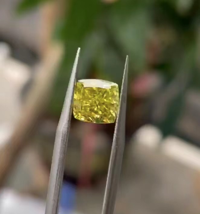 Cushion Loose Diamond HPHT Lab Grown Yellow Diamond fancy intense yellow wedding rings