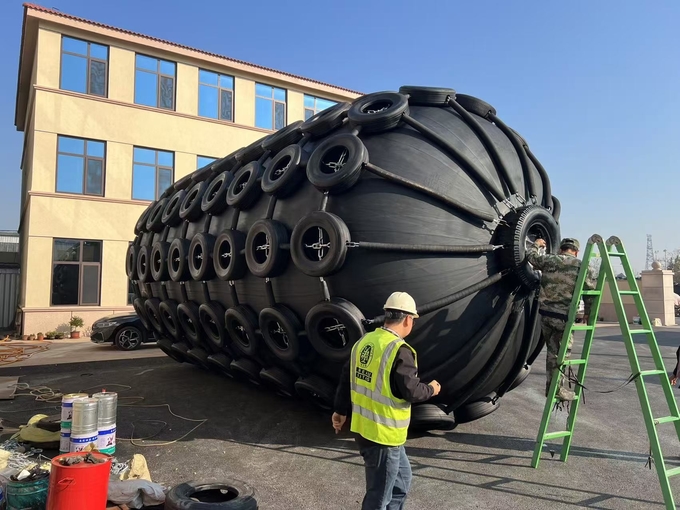 Marine Rubber Fender Wholly Wrapped Technology Highly Durable