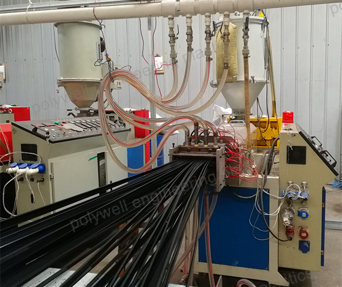 Black Polyamide Granules Reinforced Plastic Pellet Forming PA Strip Plastic Extruder