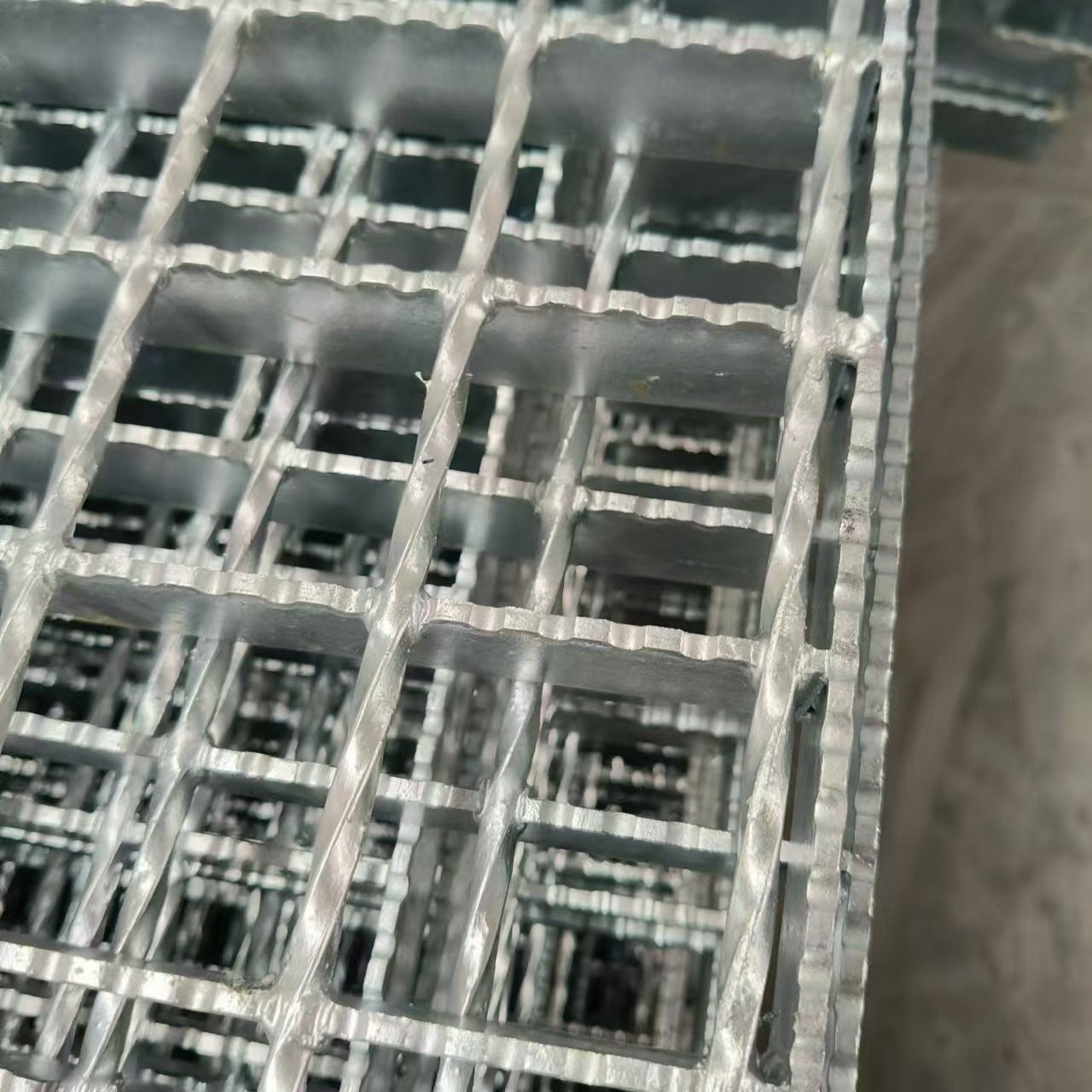 Customized Industrial Steel Grating for Various Applications
