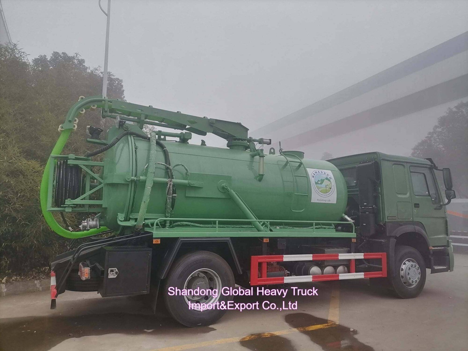 Sinotruk 371HP 18000L Vacuum Sewage Suction Tanker Truck Factory Price