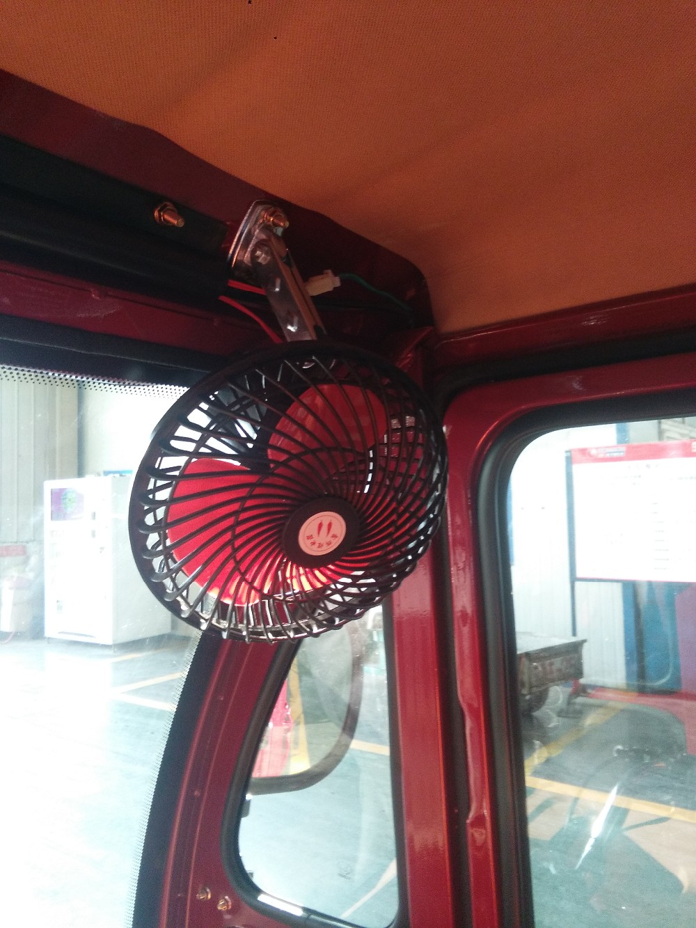 1.5 Ton Semi Closed Petrol 150CC Cargo Tricycle