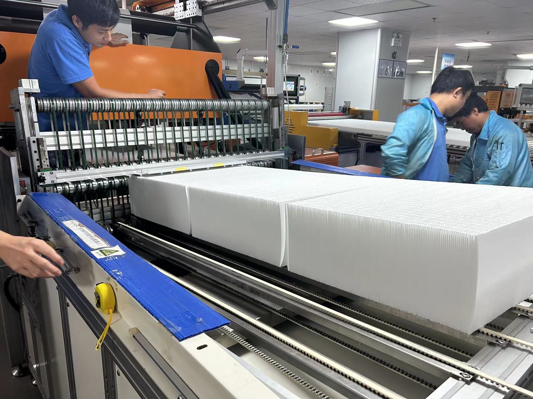 HEPA Element Air Filter Material Roll PP Melt Blown Fiberglass 0.3um Micron H13 H14 For Air Purifier