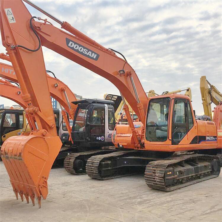 Good Condition 22 Ton Doosan DH220 Excavator in Korea Original Engine and Hydraulic Valve