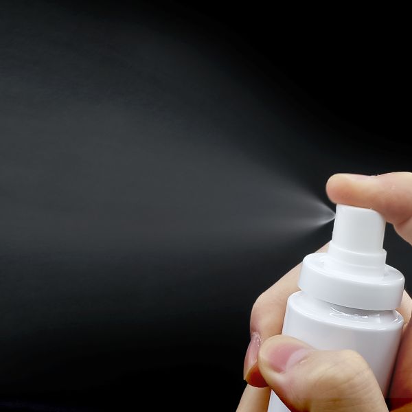 White PET Plastic Spray Bottle with Fine Mist Spray and Customizable Options for Cosmetic Brands