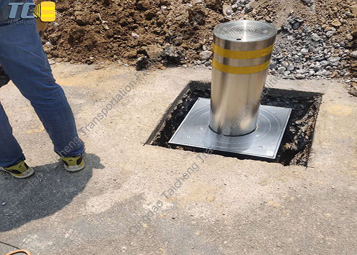 Hydraulic Main Gate Entrance Exit Bollards 360mm AC220V Electrostatic Spraying 3.5s Speed