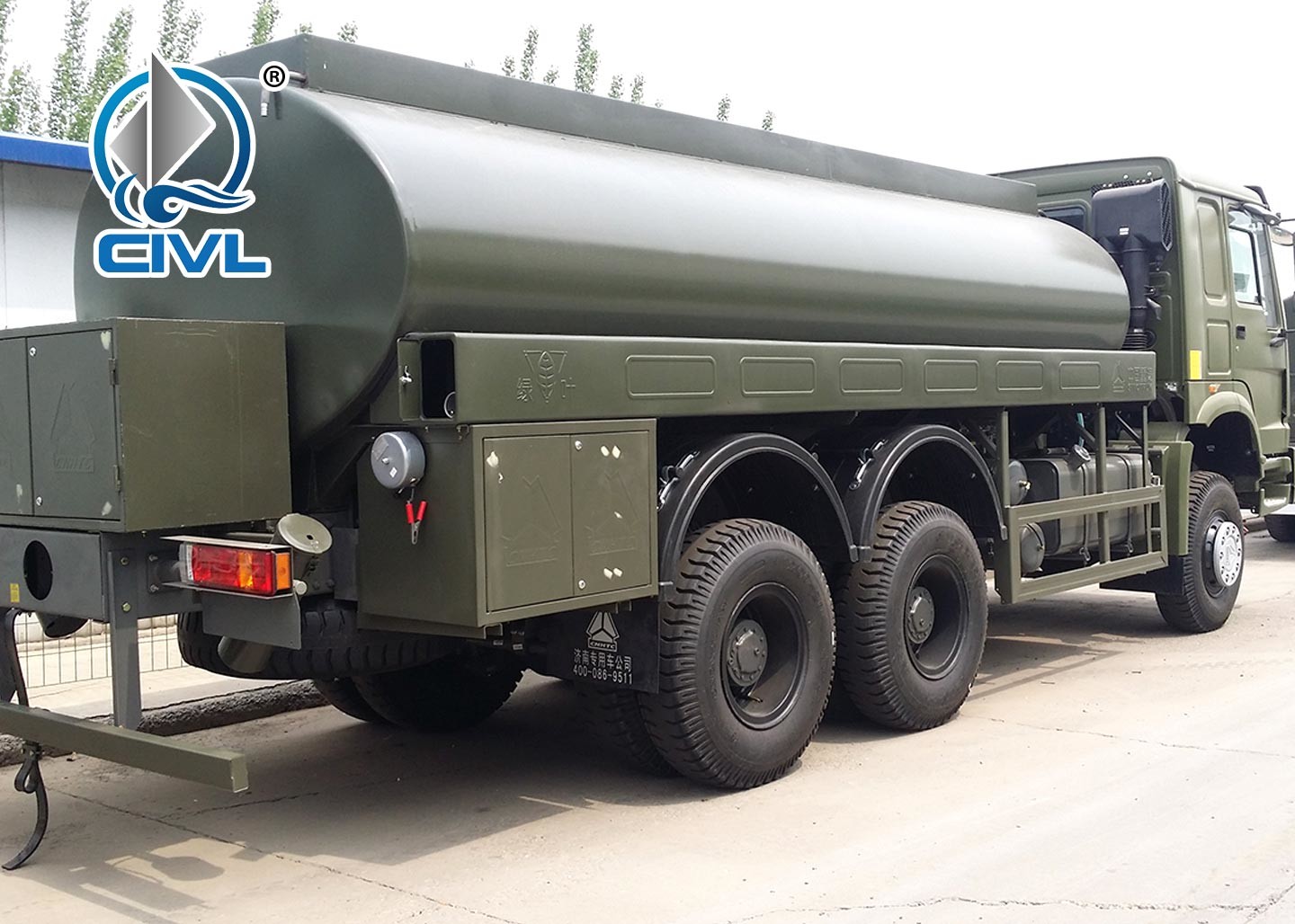 New Sinotruk Howo 6x6 All Wheel Drive Oil Tank Trucks 251 - 350hp Horsepower