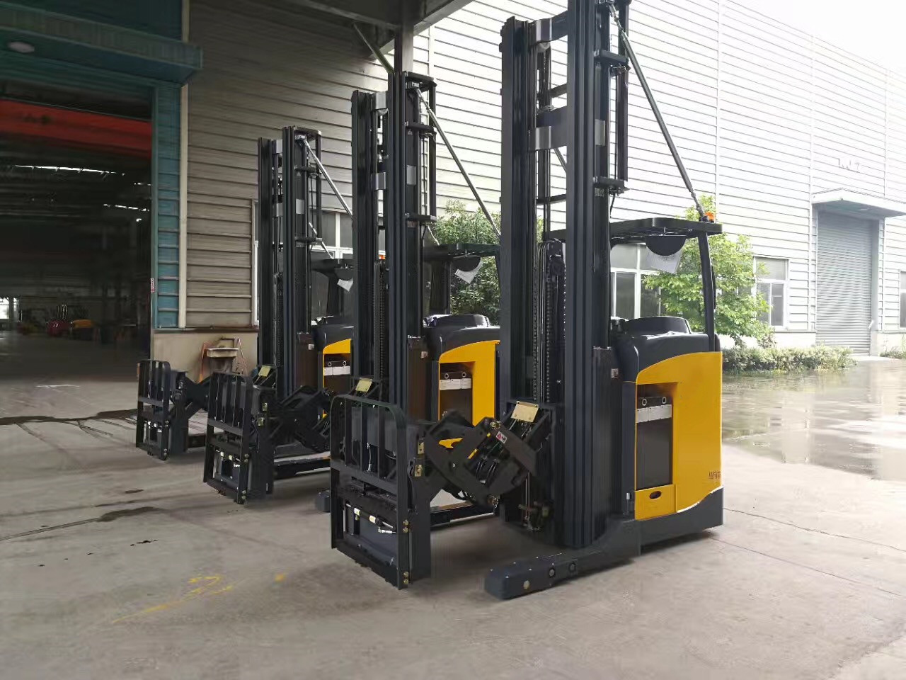 Smooth Material Handling SNSC 1500kg 2000kg Electric Reach Forklift Double Scissor