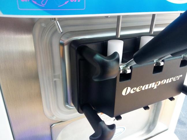 60% high overrun rate Air pump frozen yogurt machine Oceanpower OP138PC 400 cones/H
