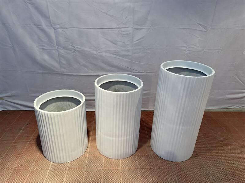 Garden Fiberglass Flower Pots Resin Planter In Black White Color