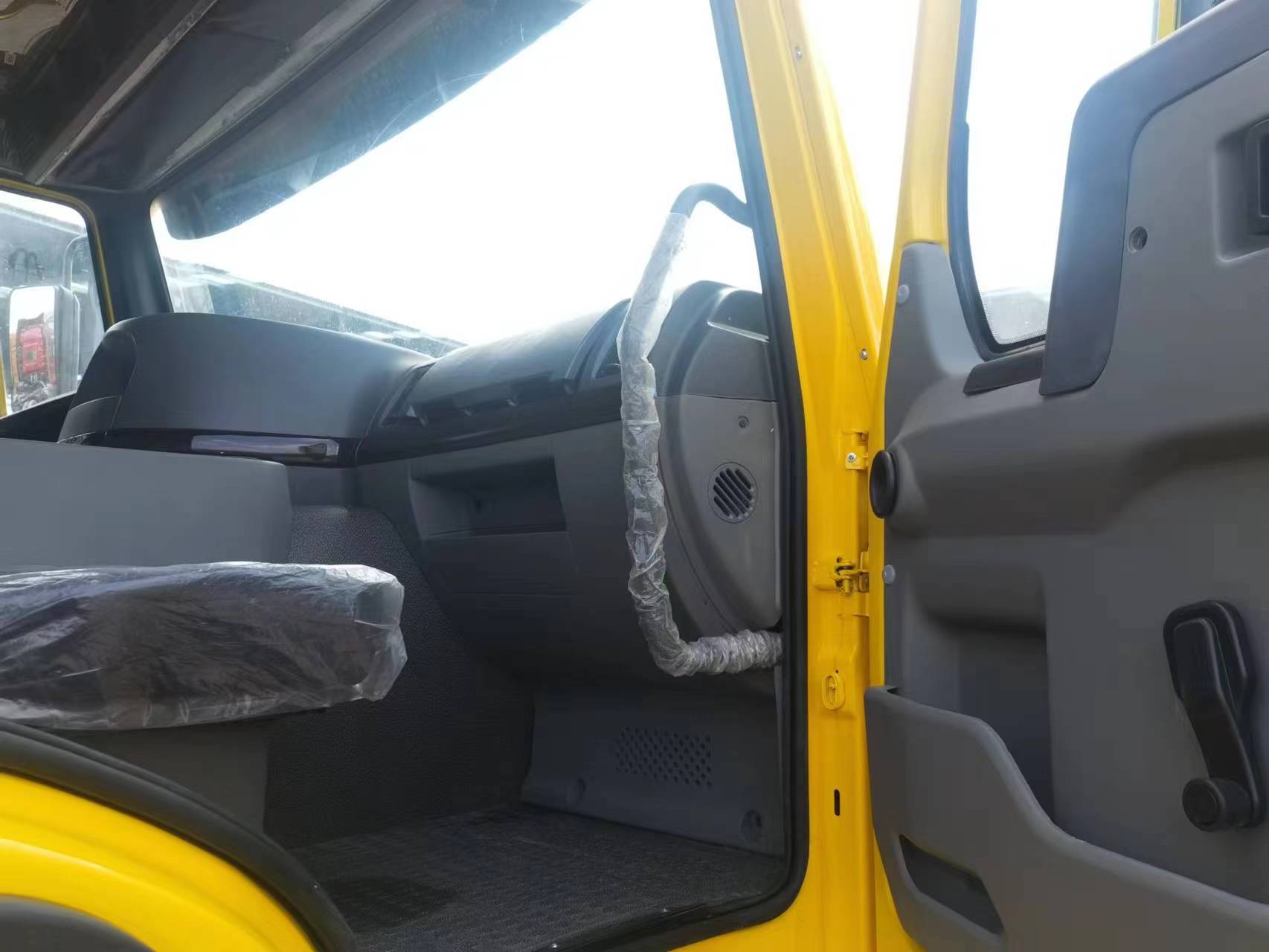 Fully Refurbished Used Howo 8x4 371hp 20-24 Cubic Meter Tipper Truck Dumper Diesel