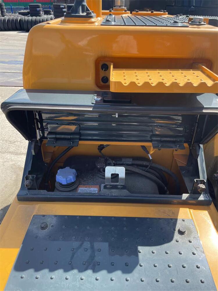 Used Hyundai HX220S HX220L 22T Crawler Excavator in Shanghai Moving Type Crawler Chain