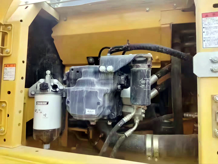 24 Ton Used Komatsu PC240 Excavator in Shanghai with Original Hydraulic Performance