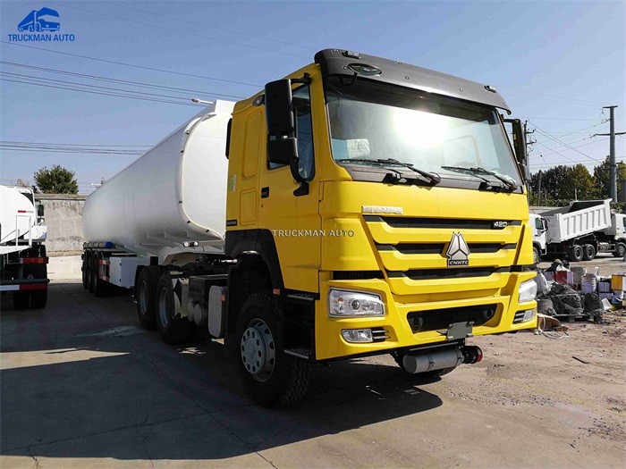 Carbon Steel Semi Trailer Fuel Tank , Oil Truck Tanker With Fuwa Axles