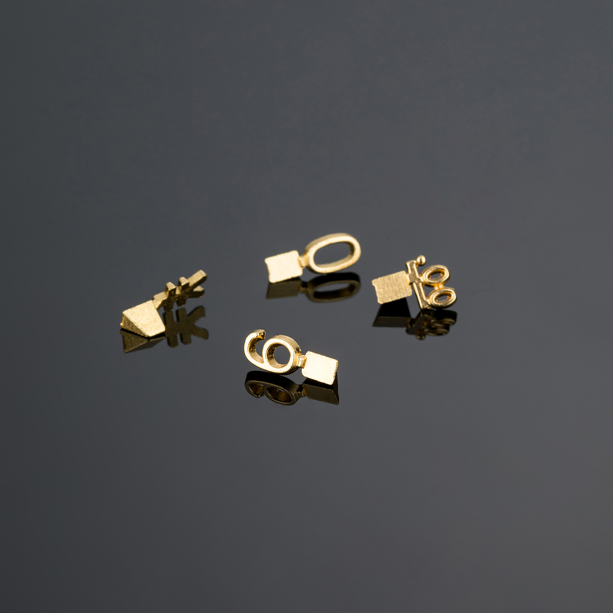 Customizable Gold Metal Price Displays For Jewelry Watches And Luxury Goods