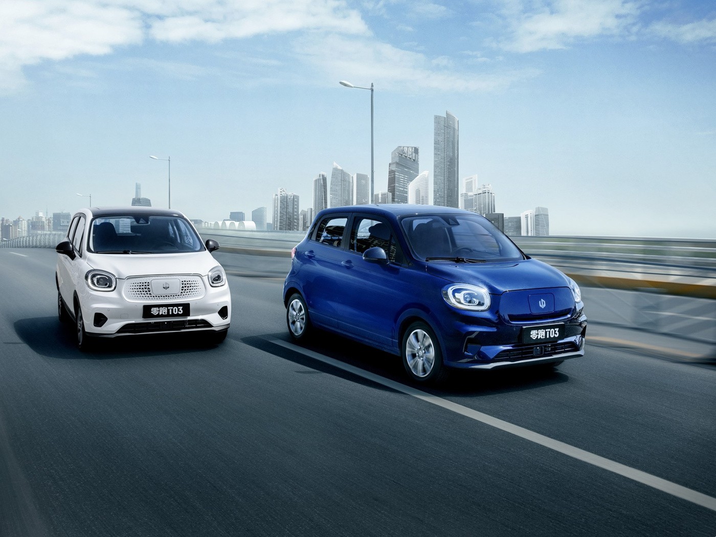 5 Doors 4 Seater Mini EV Cars White Color Reliable Battery Quality
