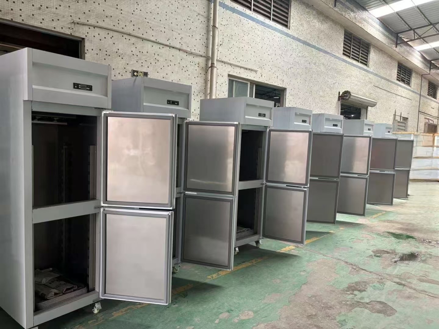Kitchen Upright Fridge With 14-Trays Inside Commercial Bakery Equipment Guangzhou Equipment Manufacturer