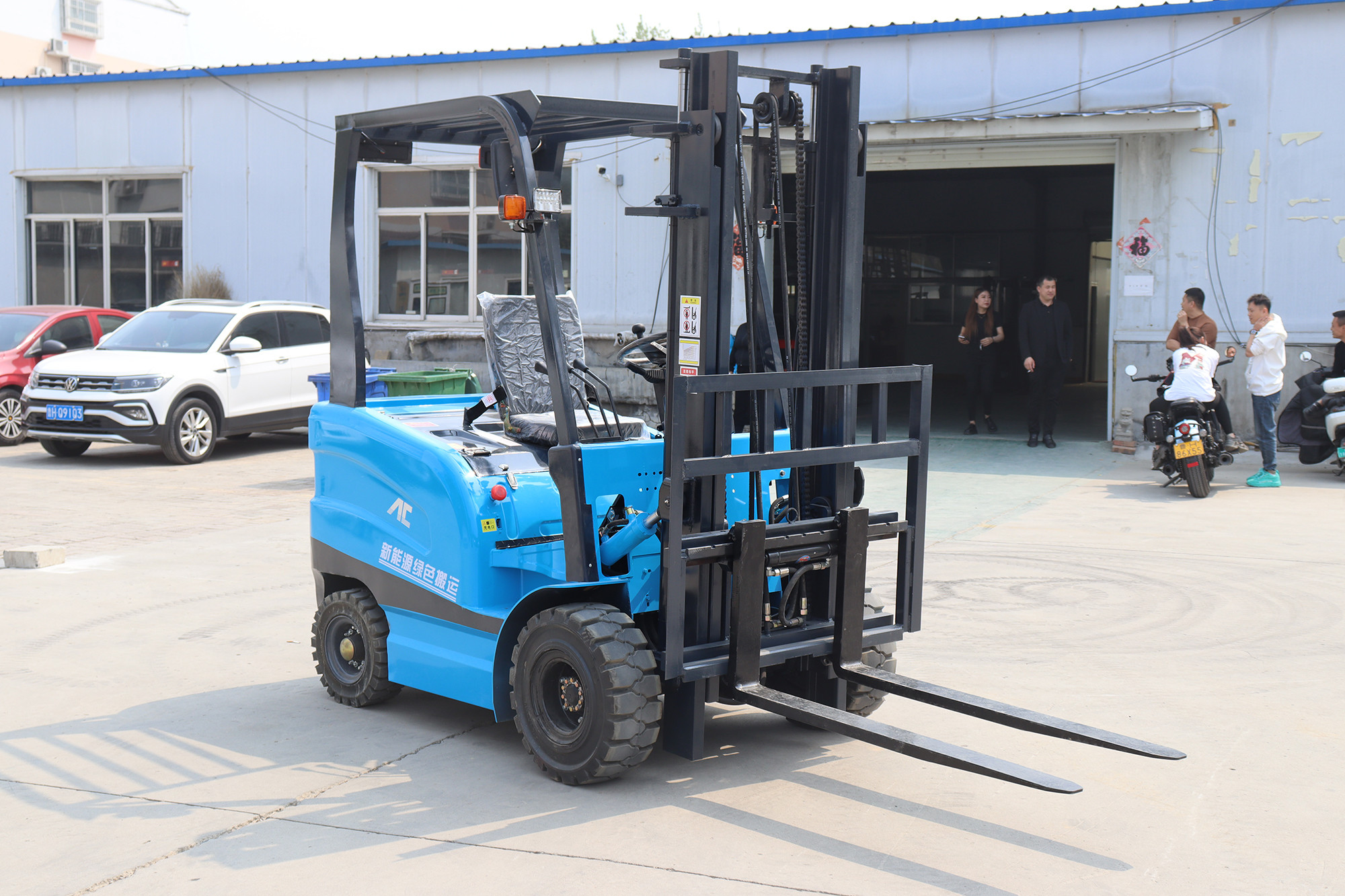 Electric Outdoor Forklift 4 wheel 420Ah Battery 1.5-3.5 Tons Capacity