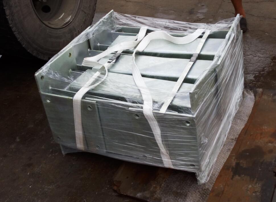Customized Metal W Steel Beams Highway Guardrail Post for Roadway Safety Protection
