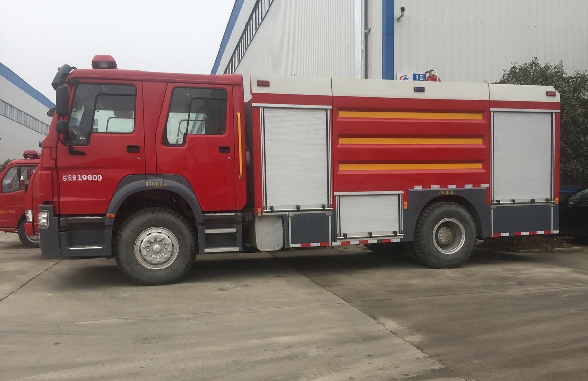 New Foam Water Firefighter Rescue Truck / Fire Fighting VehicleEquipment