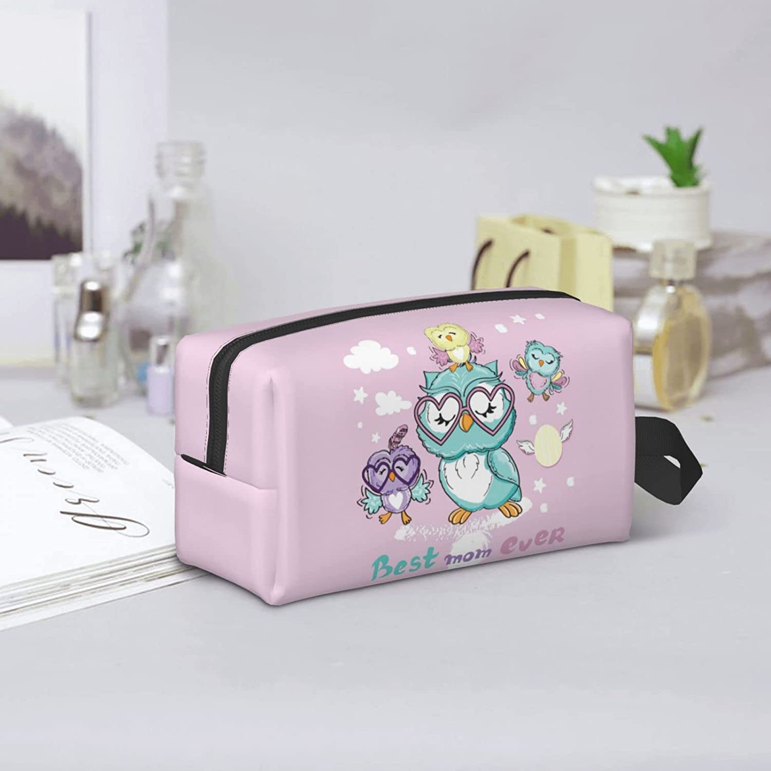 Factories sell cotton makeup bags across the border for good storage