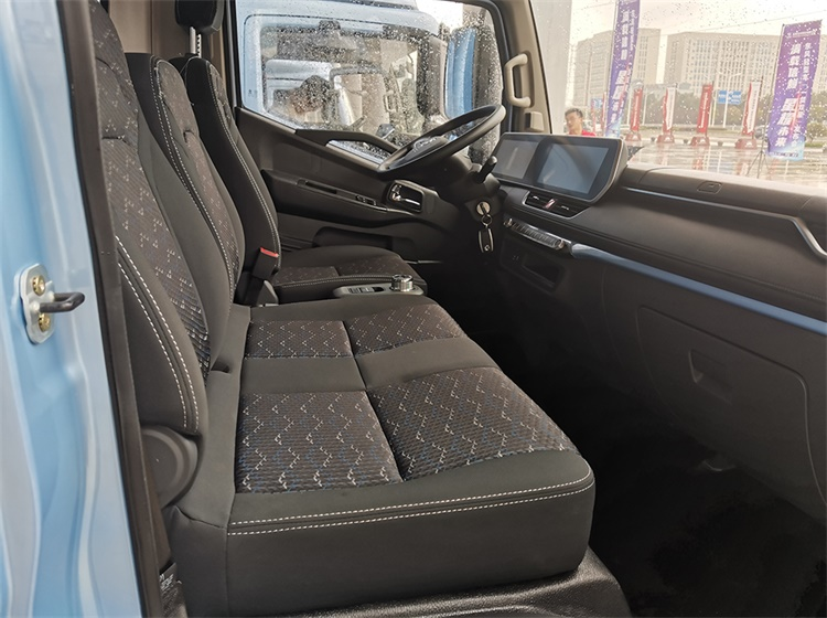 4x2 Electric Cargo Truck with 4200x2100x2100 mm Cargo Box and 6.50R16 12PR Tires
