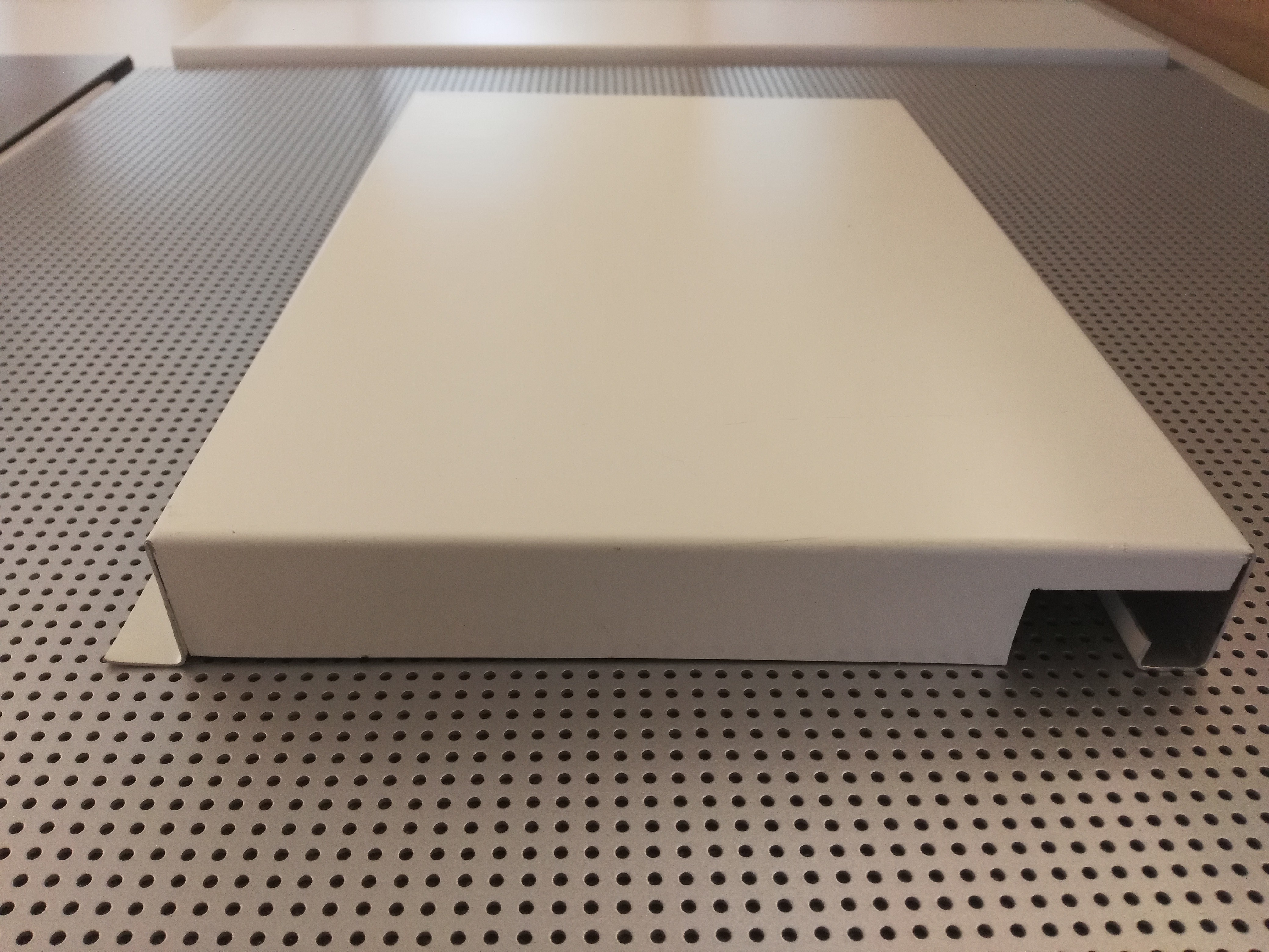 High Hardness Aluminum Hook On Ceiling 1500*4000*25mm For Metro Station