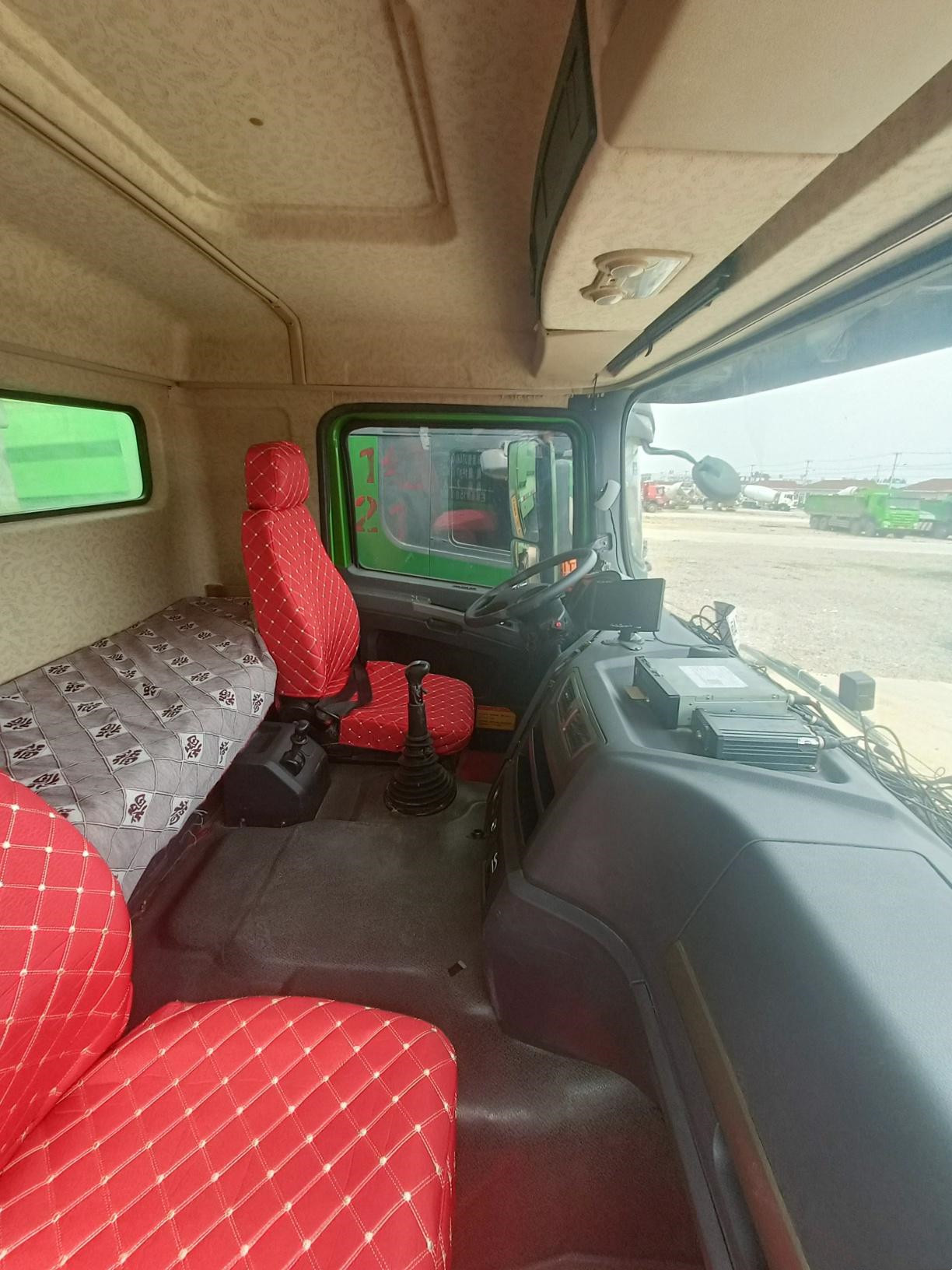 Shacman Heavy Truck Used X3000 8*4 Tipper Truck 430hp 7.6m Dumper