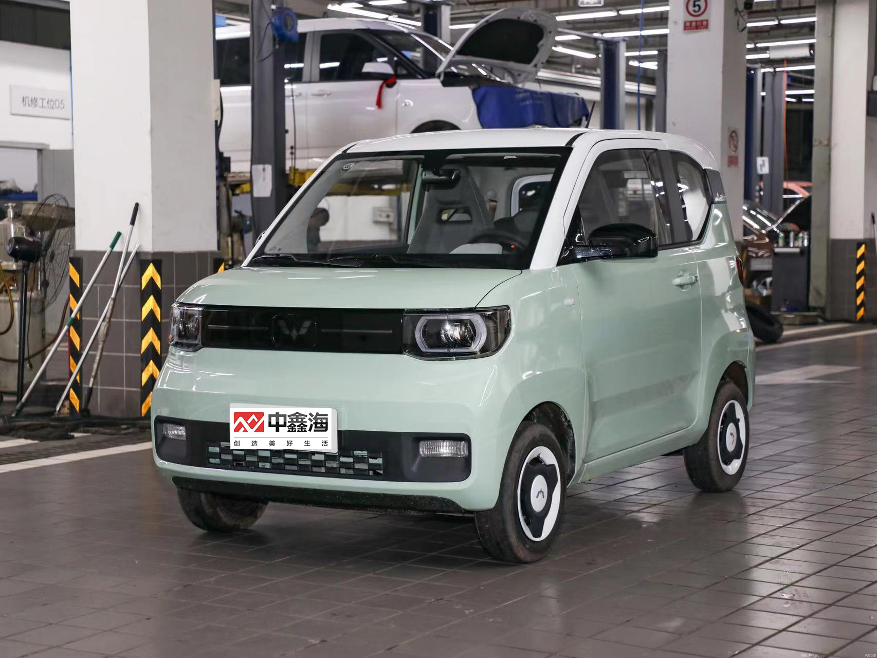 Energy Electric City Logistics Vehicle On Sale Hongguang MINIEV2022 Macaron Fashion 120KM ternary lithium