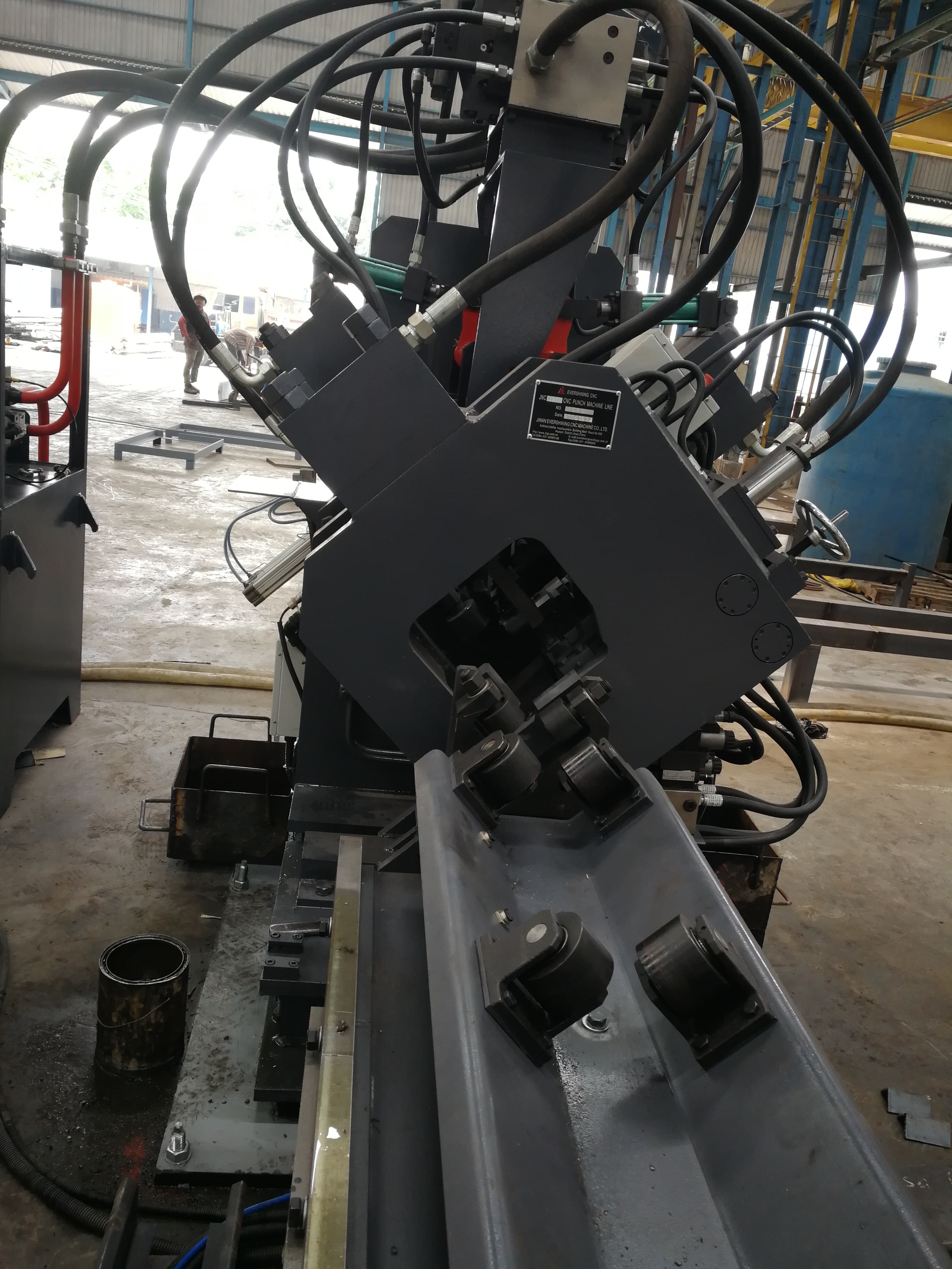 High speed CNC Angle Punching Machine Line with Single Blade Cutting Model APM125