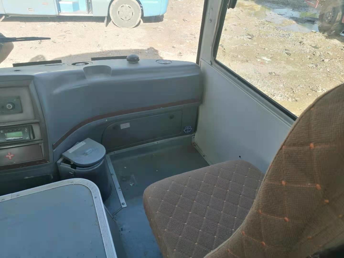 2010 Year 19 Seats Used Yutong Bus Model ZK6608 Left Hand Drive Model ZK6608 No Accident 2 Axle