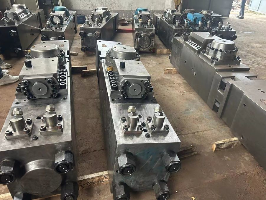 175mm - 210mm Heavy Duty Hydraulic Breaker Main Body Power Cell For Desert Weather
