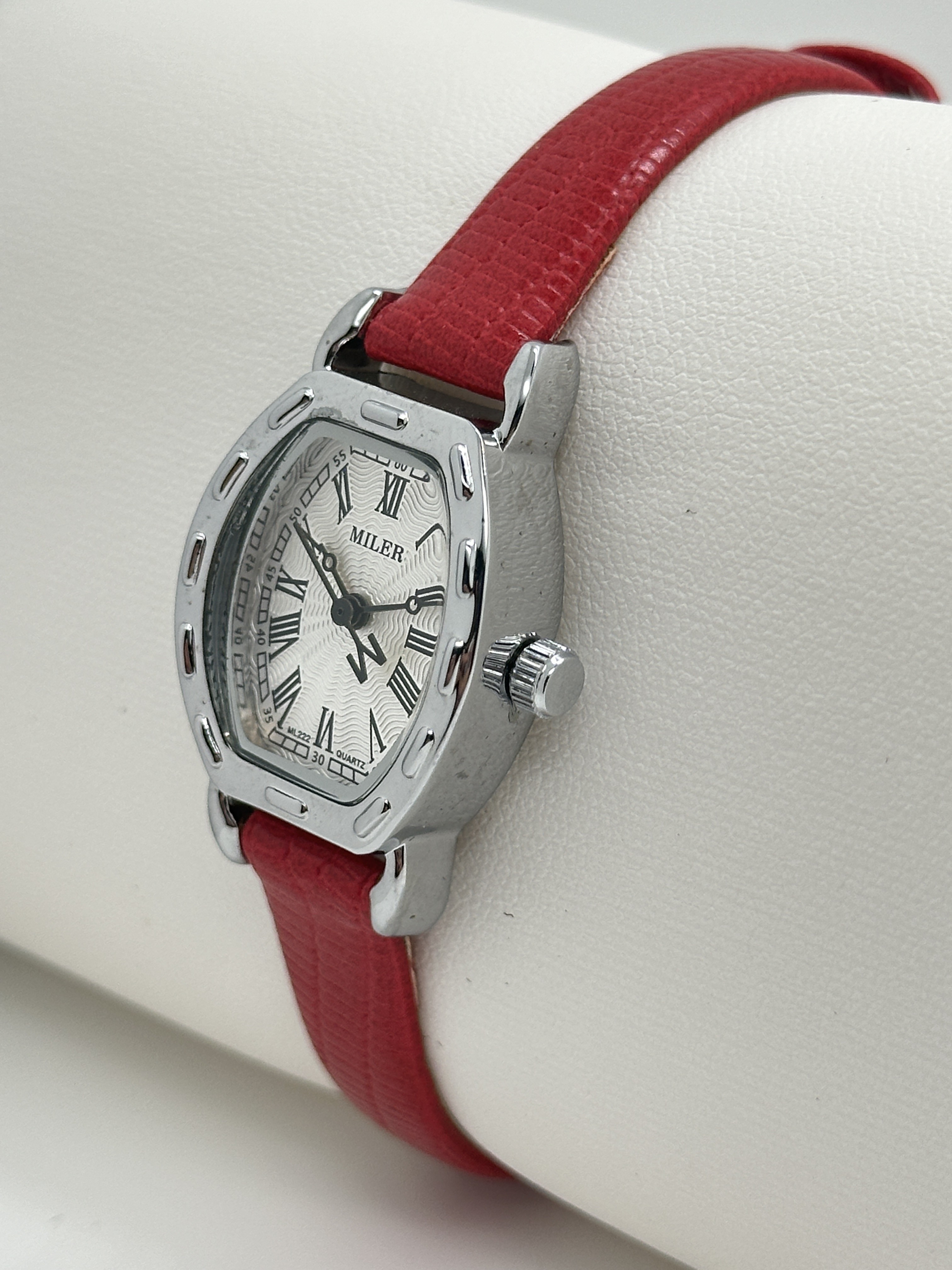 Leather Band White Dial Lady Quartz Watch Scratch Resistant With Luminous Hands