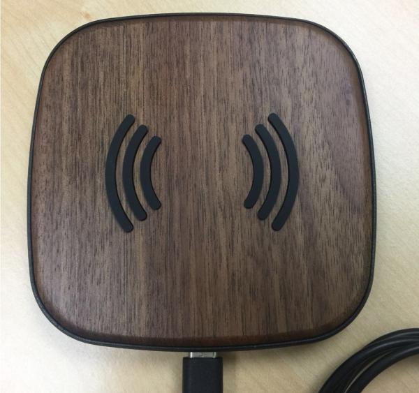 Universal 5W Wireless Travel Charger , Magnetic Phone Charger Bamboo Color PD