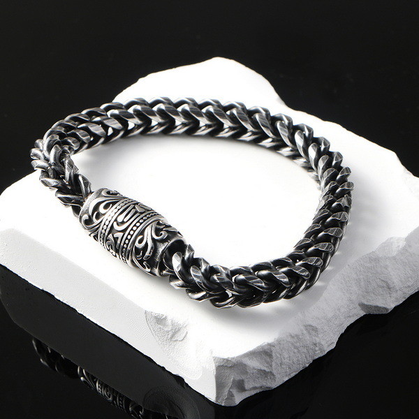 Stainless steel men's bracelet with retro patterned surface cast magnetic buckle design, trendy accessory