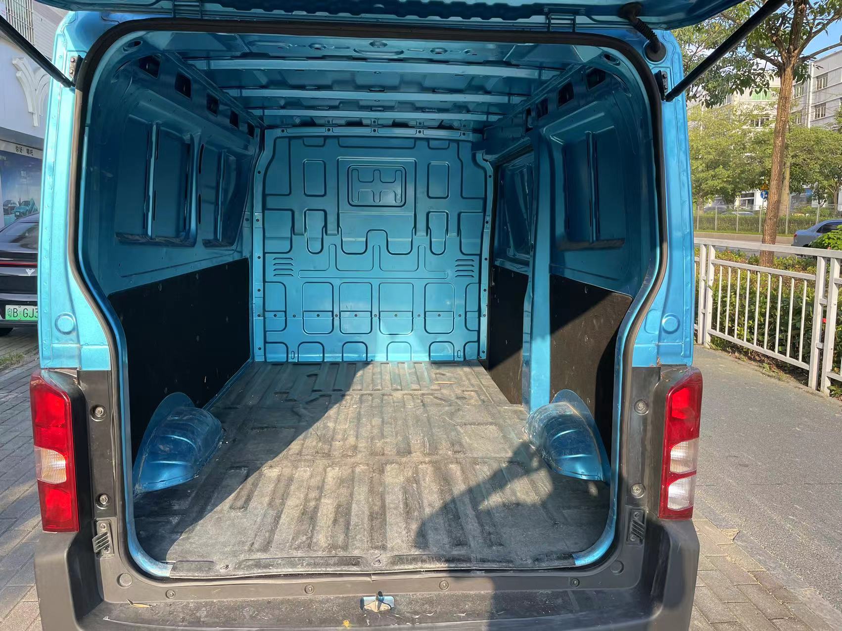 FEIDI Auto Q2V 2 Seater Electric Van Used Truck 290 Km Blue Maximum Power Ps 300-400Ps