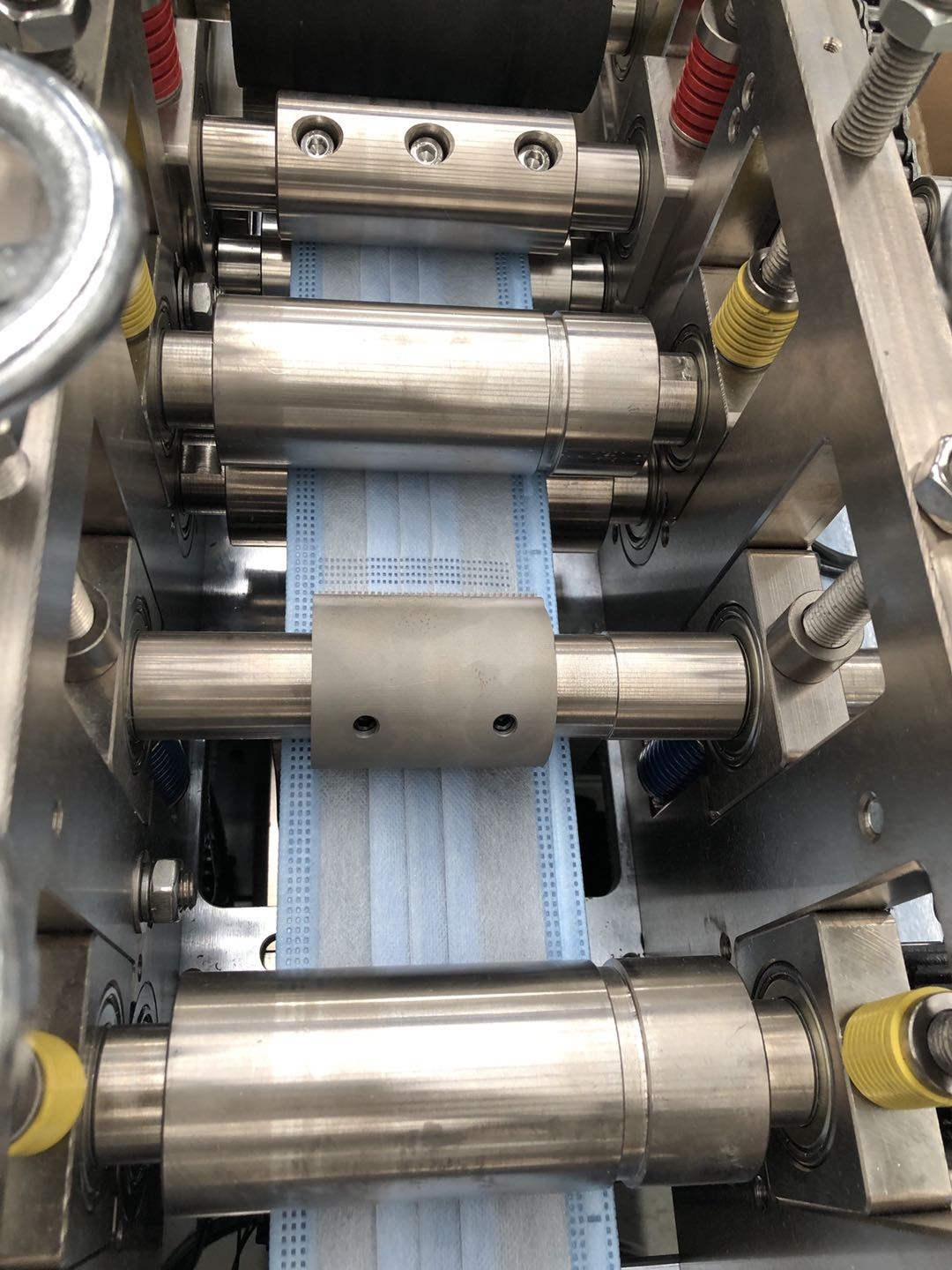 Fully Automated Face Mask Manufacturing Line , Non Woven Mask Making Machine High Capacity, earloop welded