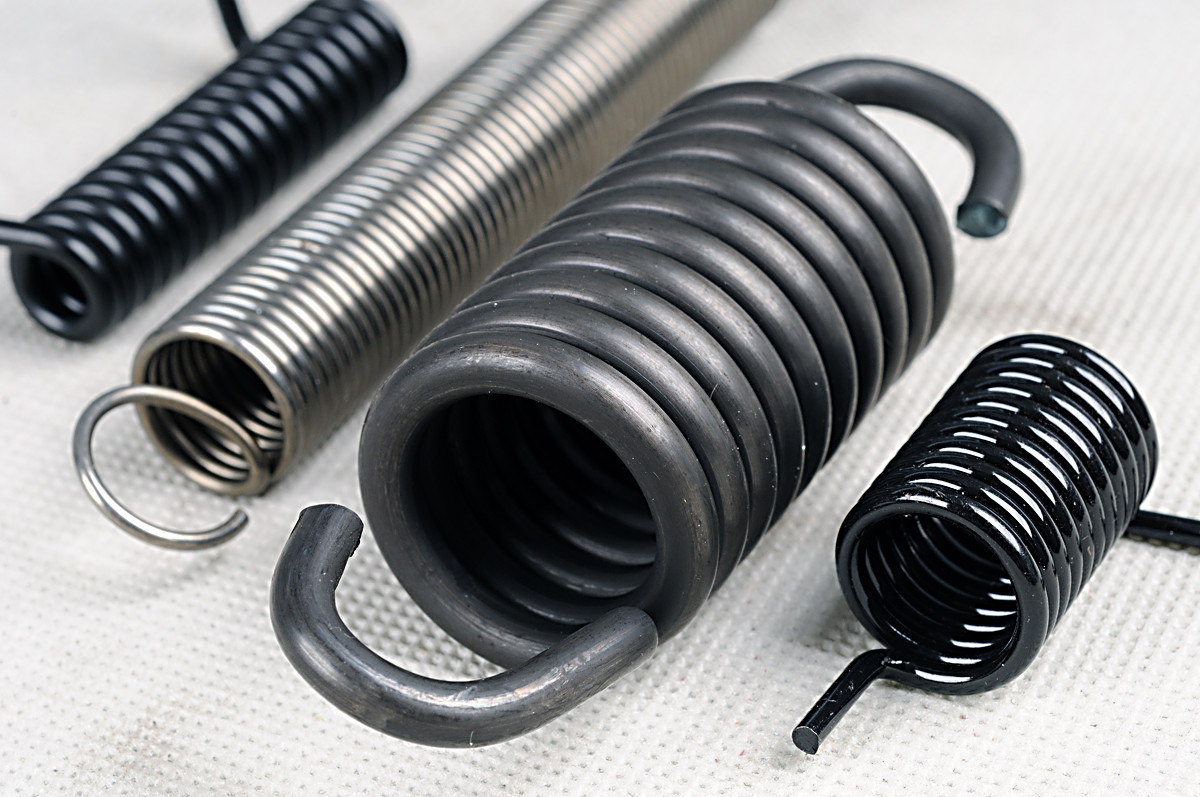 Black coated car suspension coil springs and extension coil spring for fork lift,Garden machine