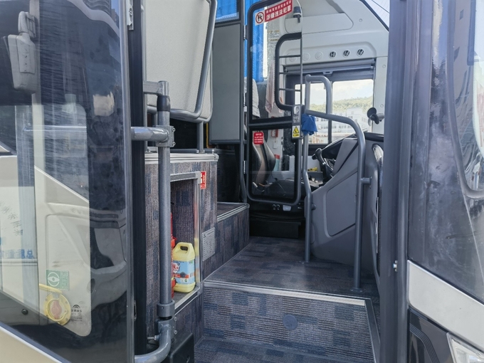 Euro 6 Double Door Used Commercial Buses with Extra Large Luggage Warehouse