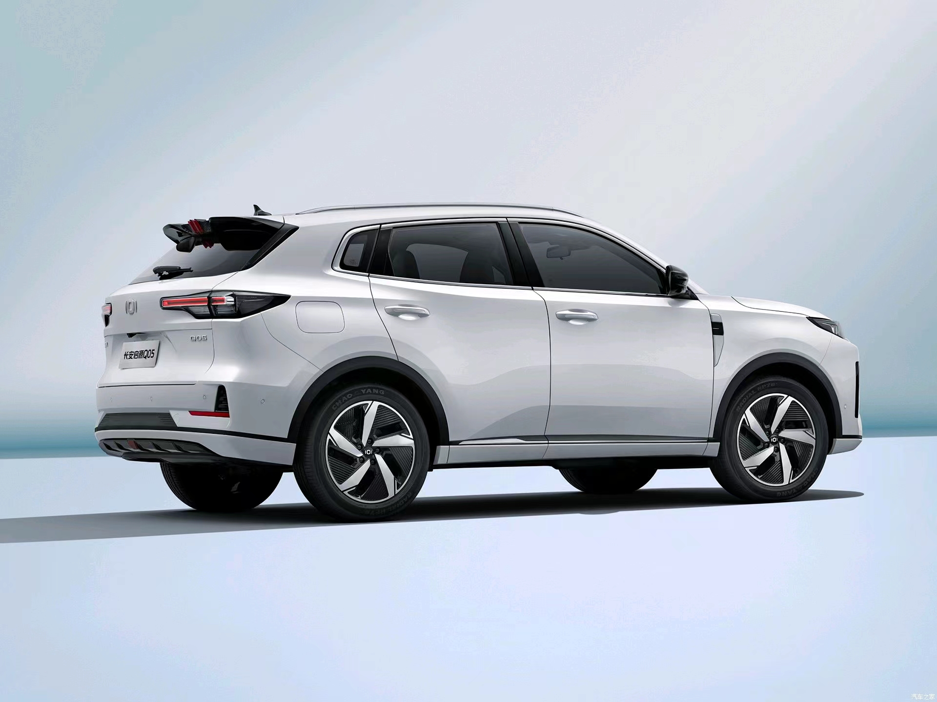 Plug-in Hybrid Electric Car Changan Qiyuan Q05 60 Pro 1.5L Fast Charging Compact Energy Vehicle Length * width * height