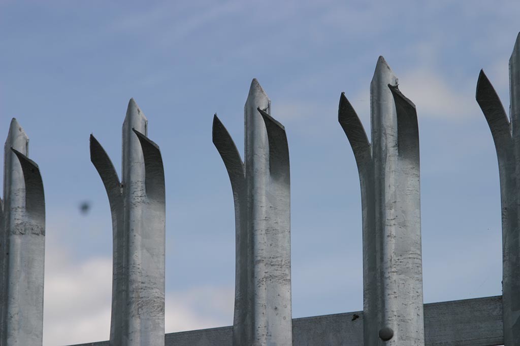 Anti Tamper Fixings Hdg Metal Palisade Fence For Industrial Units