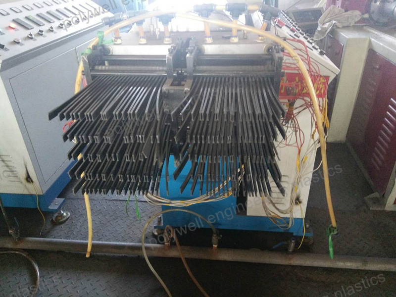 220V Single Screw Extruder Polyamide Material Thermal Break Strip Extrusion Production Line