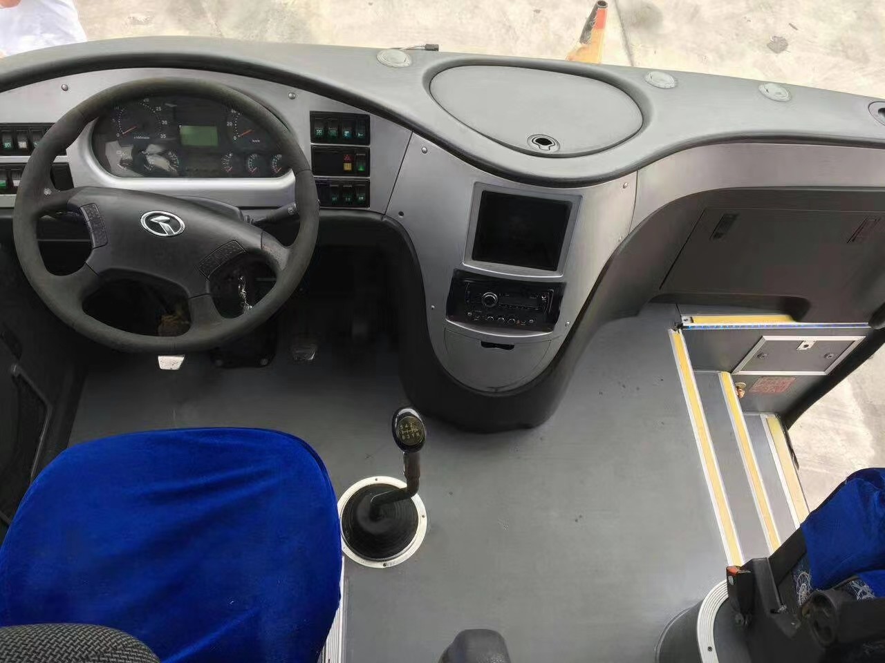 35 Seats Used Coach Bus Kinglong XMQ6858 Diesel Engine For Transportation