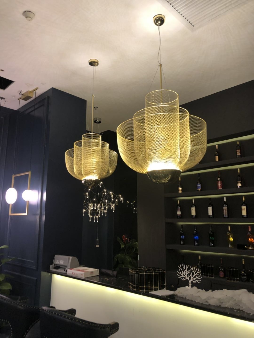 Creative modern gold metal ceiling chandelier art decor hanging lamps led pendant light