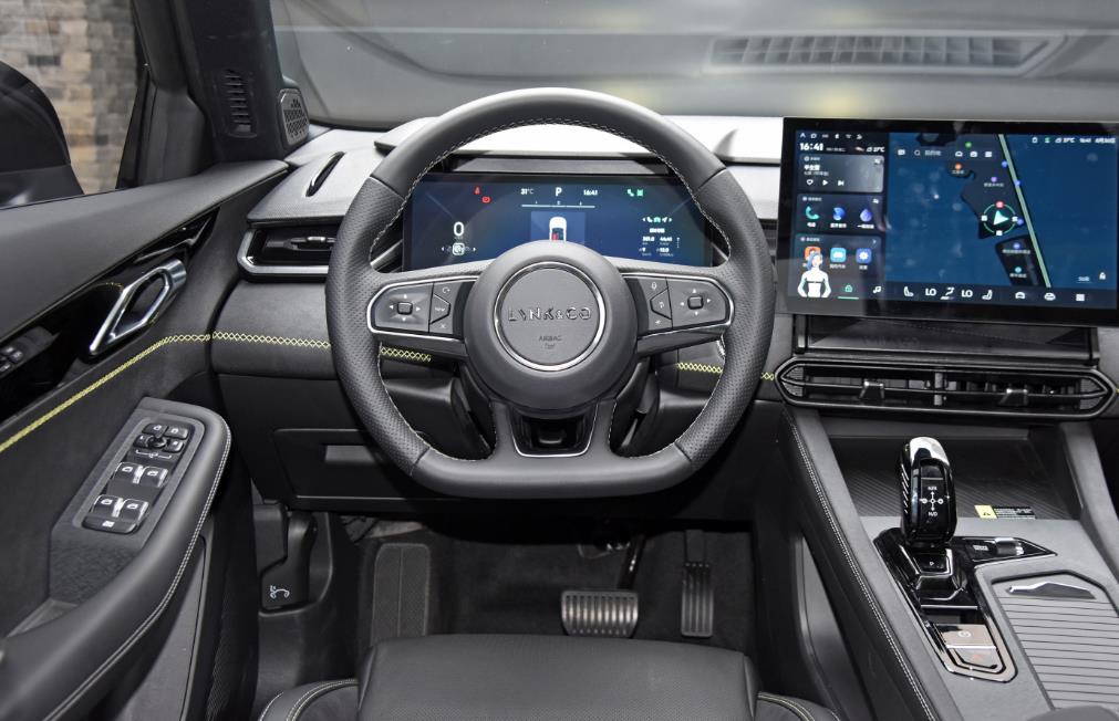 Lynk Co 03 2023 Oil-electric Hybrid SUV Car with Euro V Environmental Standards and Turbocharged Engine